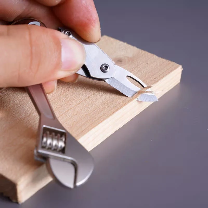 4-In-1 Compact Tool Set Knife Wrench Screwdriver Keychain - Image 8