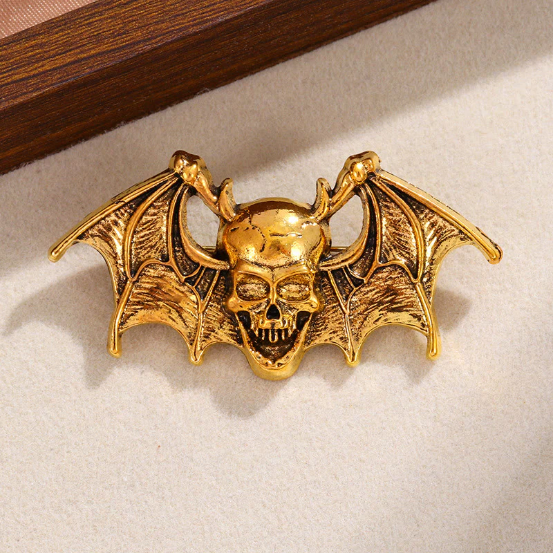Creative Halloween Bat And Skull Brooch Accessory - Image 3