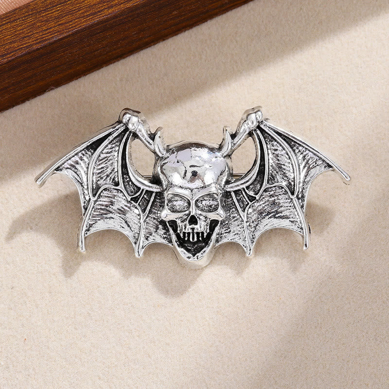 Creative Halloween Bat And Skull Brooch Accessory - Image 4