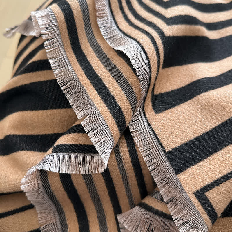 Dazzling Geometric Optical-Art Striped Pattern Scarf - Image 5