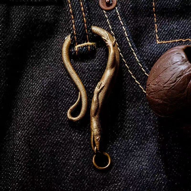 Detailed Lizard Hook Clip Pendant Brass Keychain