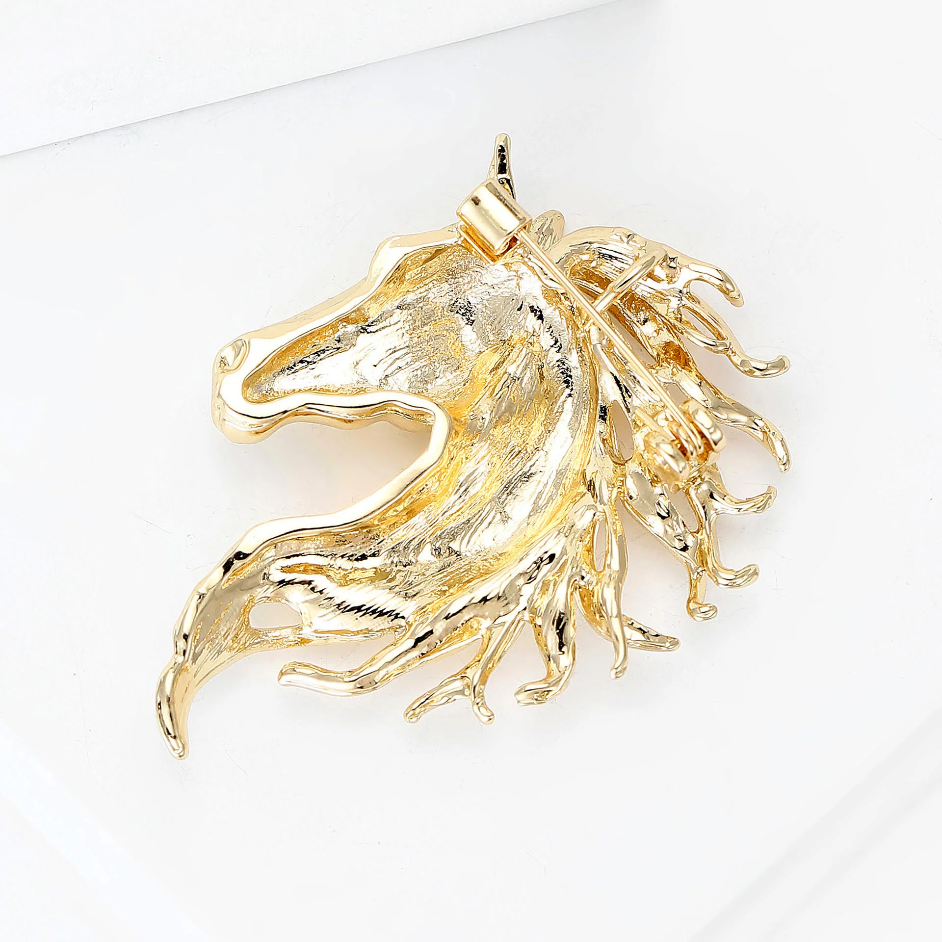 Dynamic Stallion Head Multi-Tone Metal Brooch - Image 3