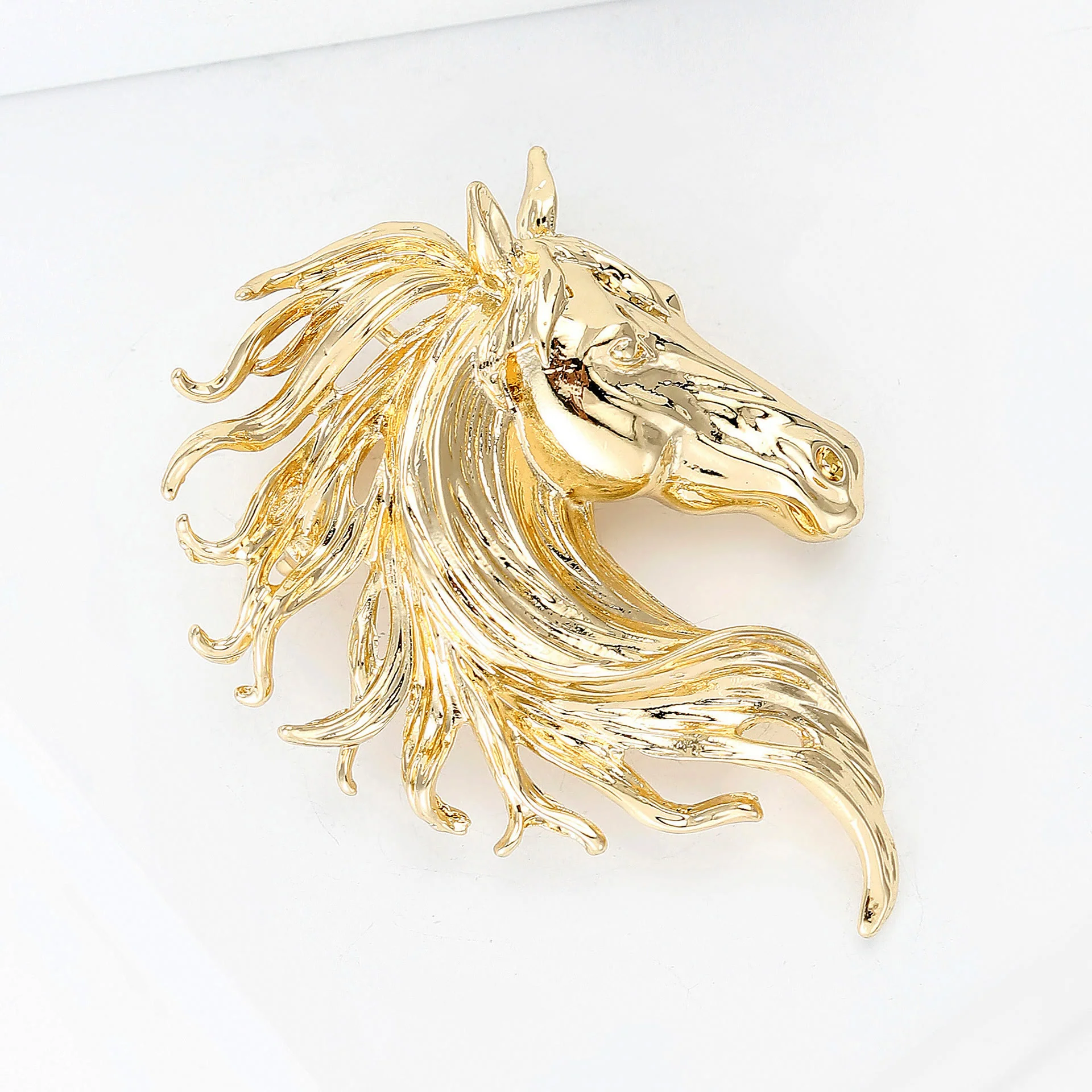Dynamic Stallion Head Multi-Tone Metal Brooch - Image 4