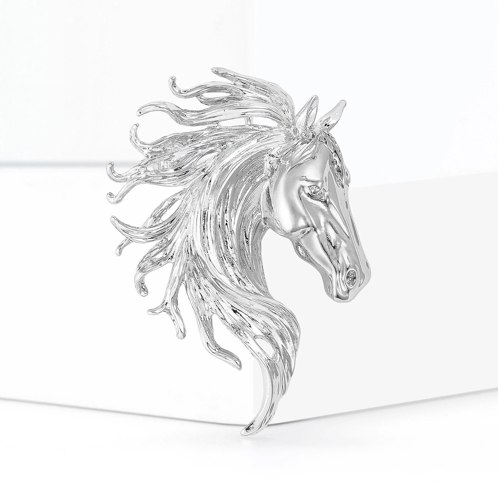 Dynamic Stallion Head Multi-Tone Metal Brooch - Image 5
