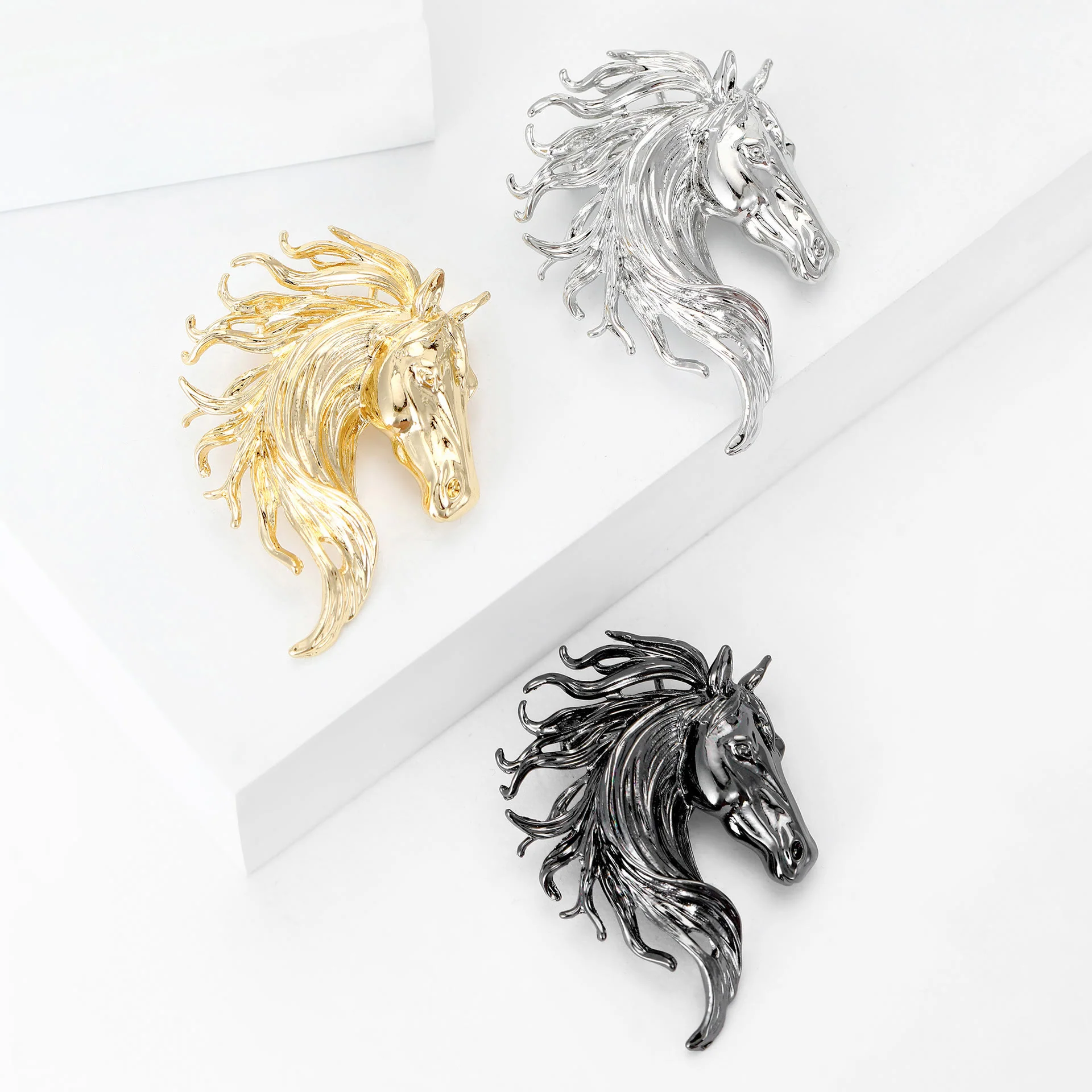 Dynamic Stallion Head Multi-Tone Metal Brooch - Image 7