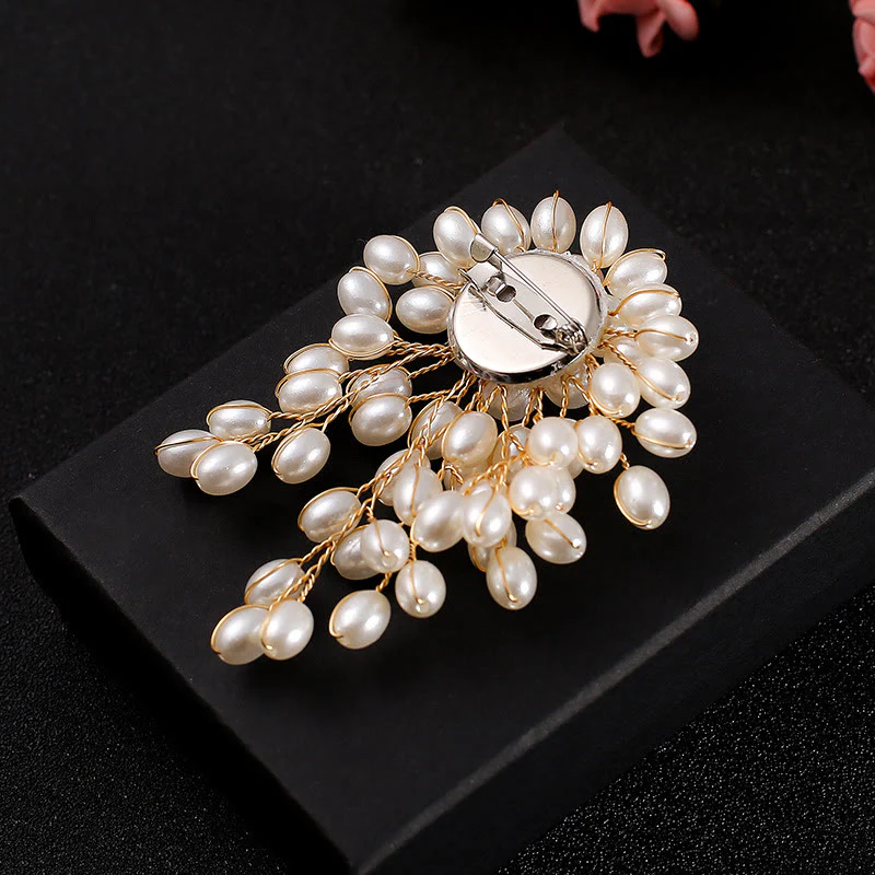 Elegant Imitation Pearl Brooch For Women Wedding Accessories - Image 4