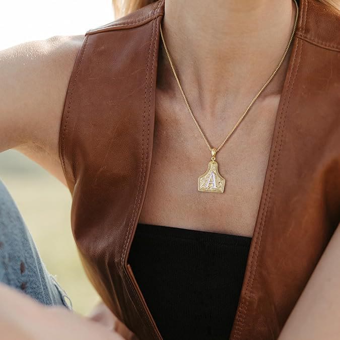 Fashionable Golden Letter Pendant Embossed Necklace - Image 2