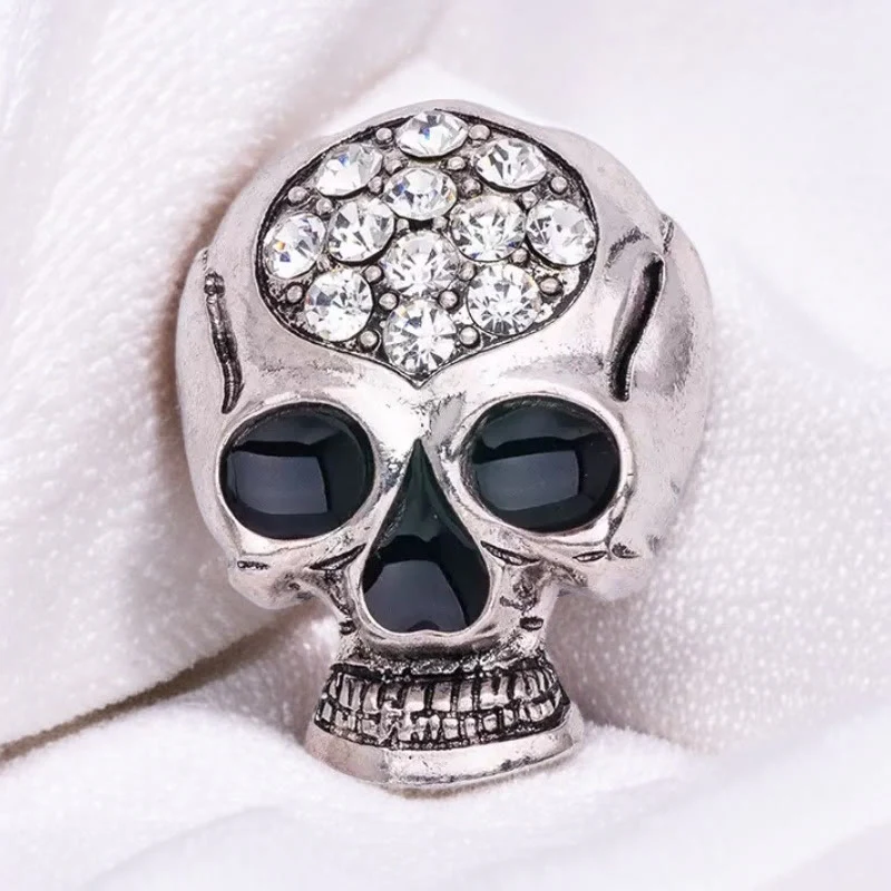 Halloween Rhinestone Exquisite Skull Brooch Accessory - Image 4