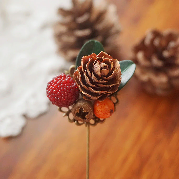 Handmade Creative Forest Simulation Pinecone Brooch