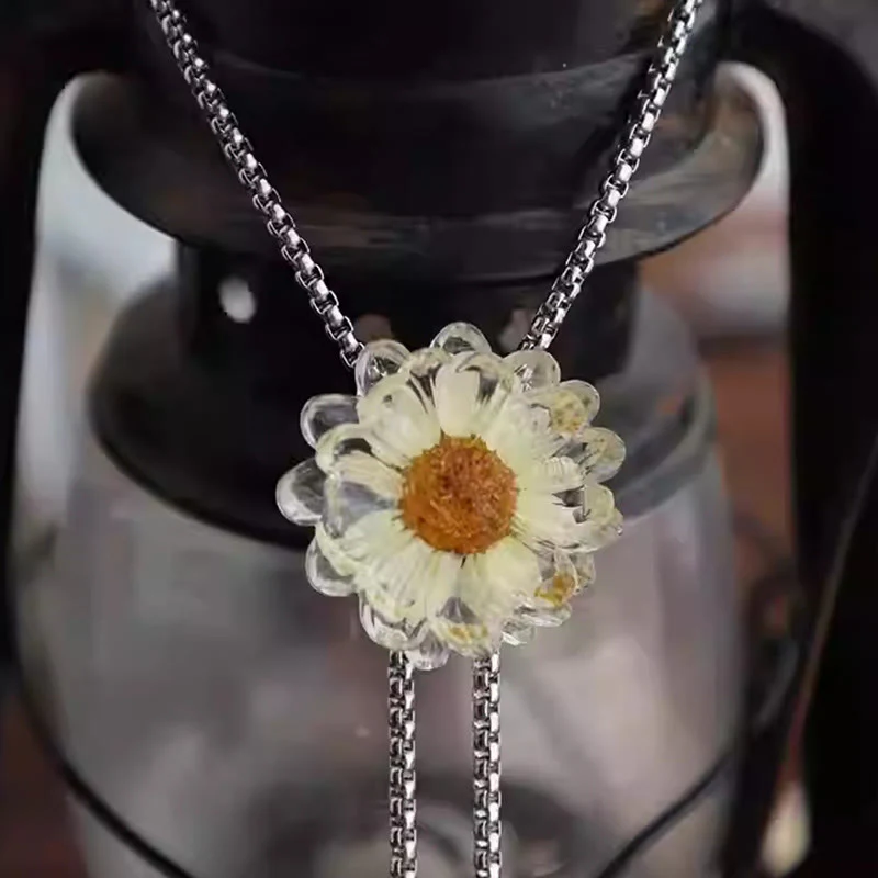 Handmade Dried Flower Daisy Women's Bolo Tie - Image 2
