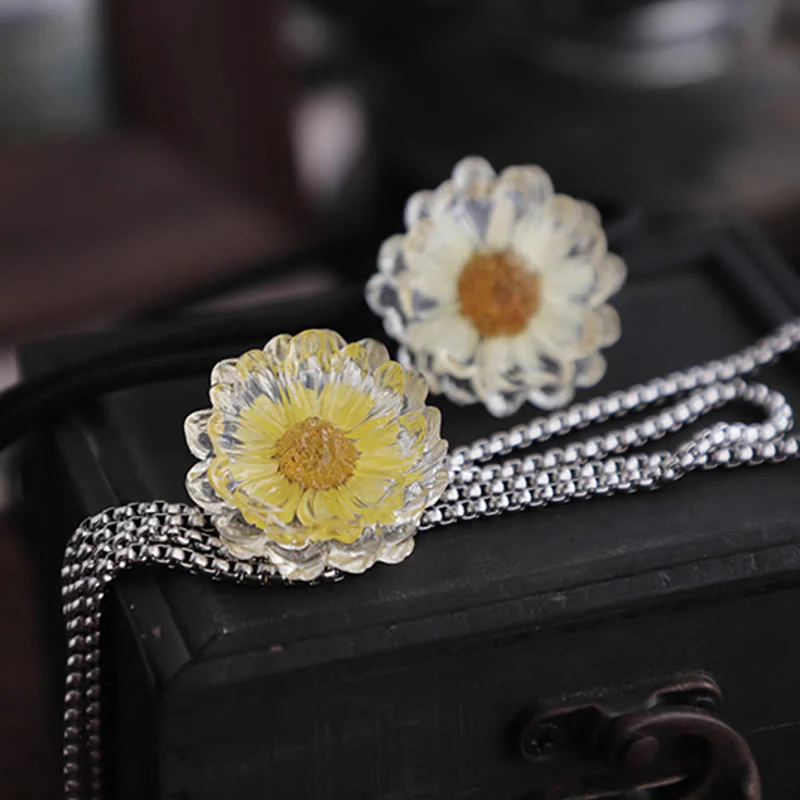 Handmade Dried Flower Daisy Women's Bolo Tie - Image 3