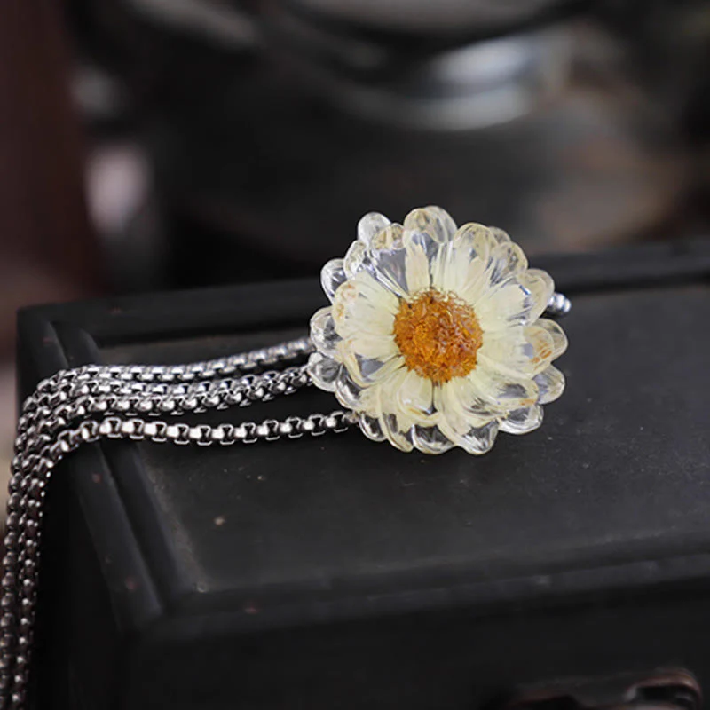 Handmade Dried Flower Daisy Women's Bolo Tie - Image 5