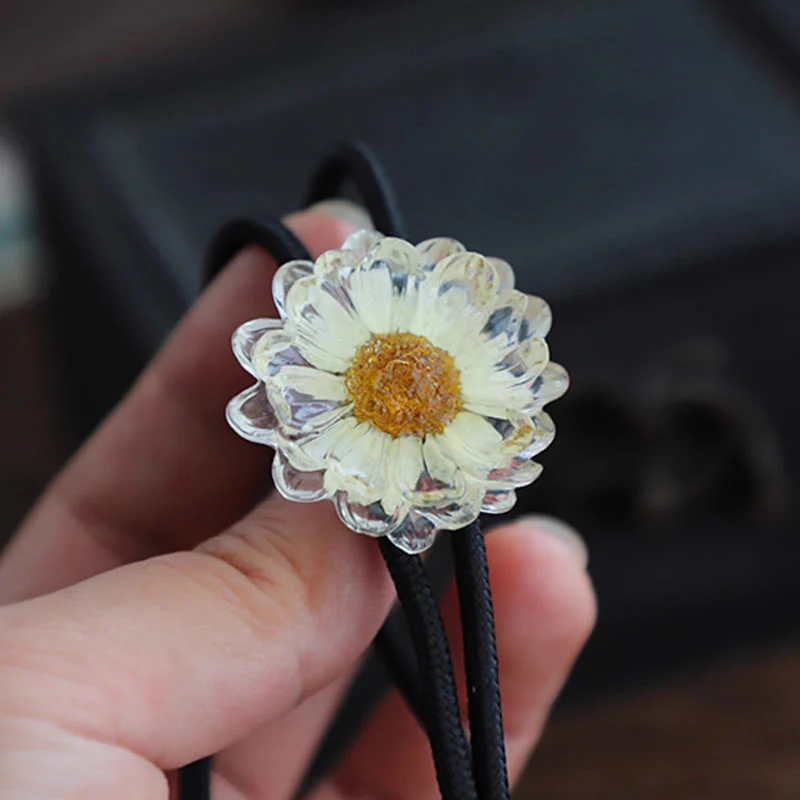 Handmade Dried Flower Daisy Women's Bolo Tie - Image 9