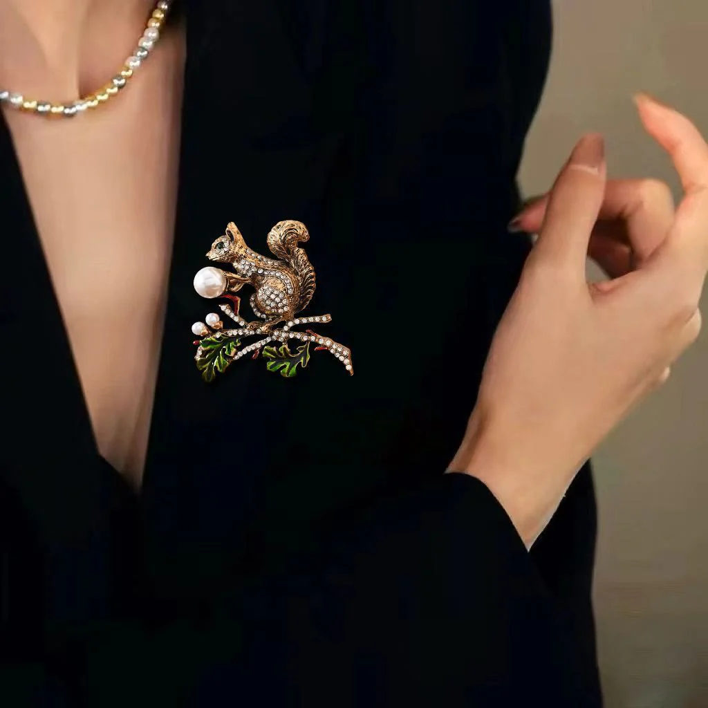 Imitation Pearl Diamond Inlaid Cute Squirrel Brooch - Image 2