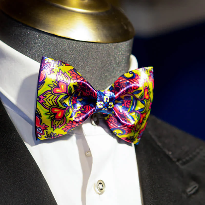 Men's Baroco Style Complex Totem Pattern Bow Tie - Image 2