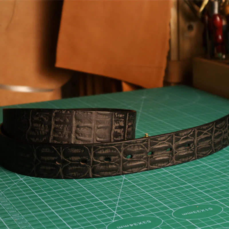 Men's Embossed Crocodile Skin Pattern Leather Belt - Image 12