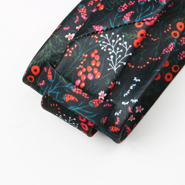 Men's Forest Berry Floral Pattern Necktie - Image 4