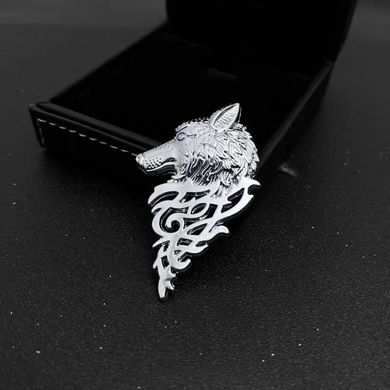 Men's Glamorous Hollow Wolf Head Brooch - Image 9