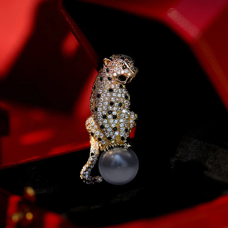 Men's Leopard Sitting On The Pearl Brooch - Image 4