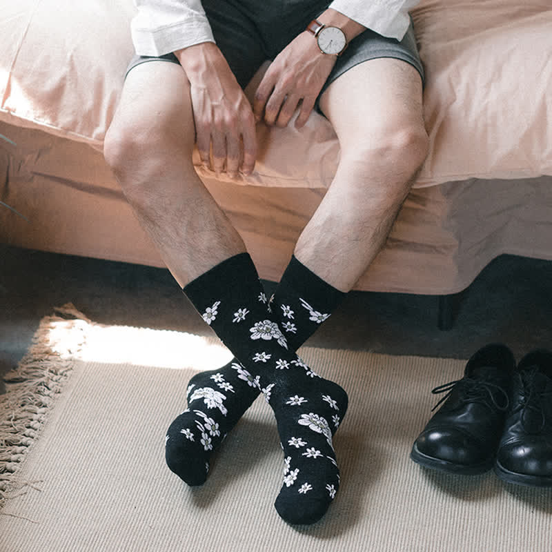 Men's Little White Daisy Black Crew Socks - Image 2
