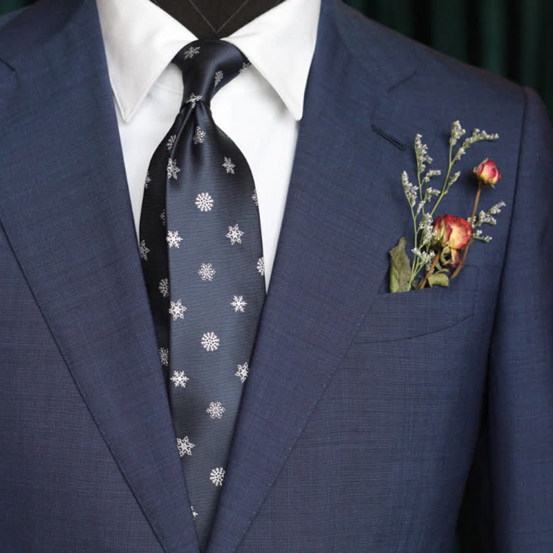 Men's Repeating Animal Motifs Striped Necktie - Image 4