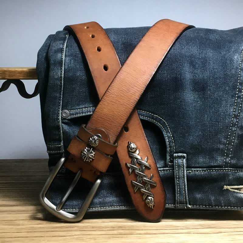 Men's Retro Decorative Carving Rivet Leather Belt - Image 4