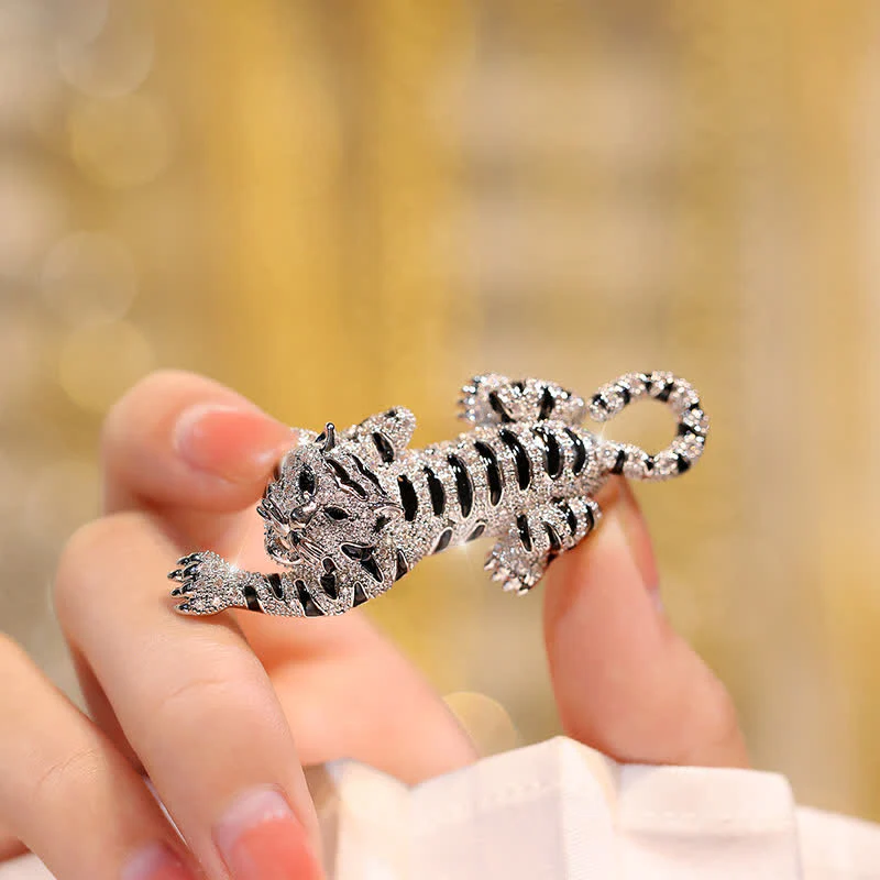 Men's Sultry Climbing Tiger Brooch - Image 5