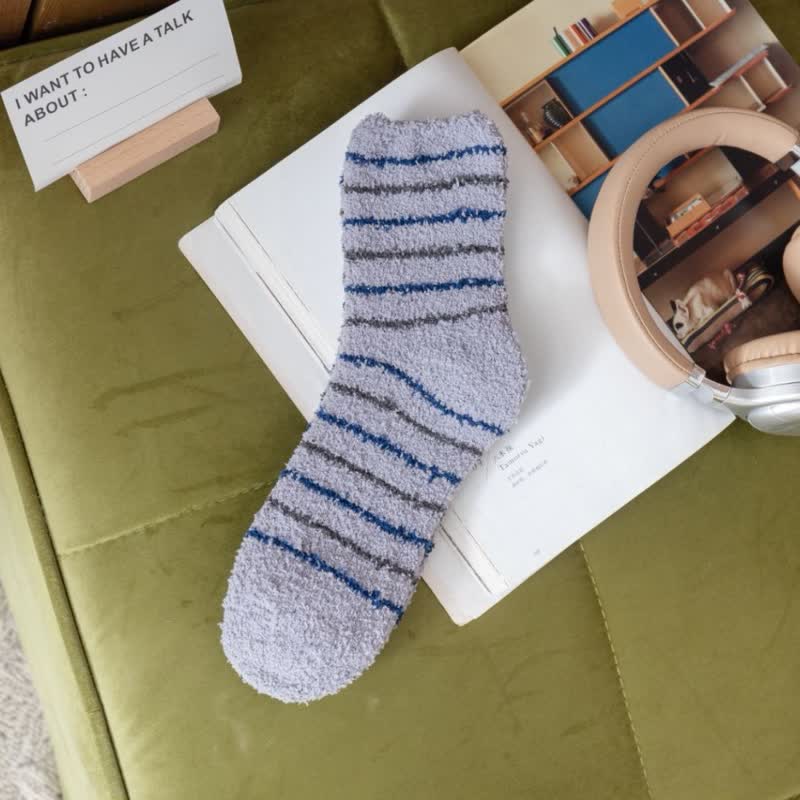Men's White Stripes Fuzzy Coral Fleece Sleep Crew Socks - Image 10