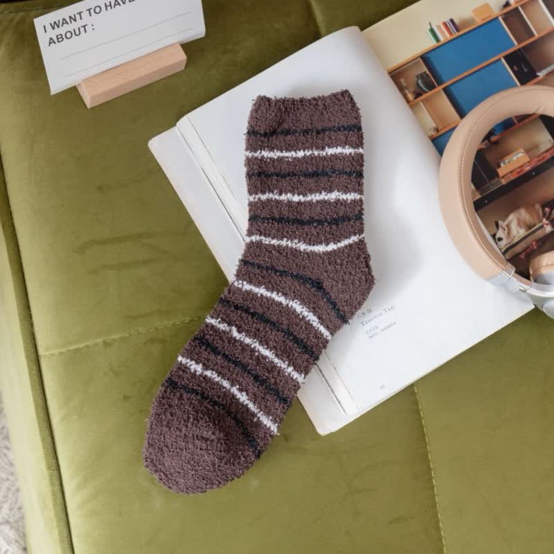 Men's White Stripes Fuzzy Coral Fleece Sleep Crew Socks - Image 8
