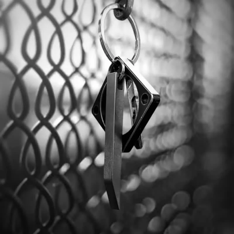 Mini EDC Pry Bar Tool Heavy Duty Keychain - Image 6