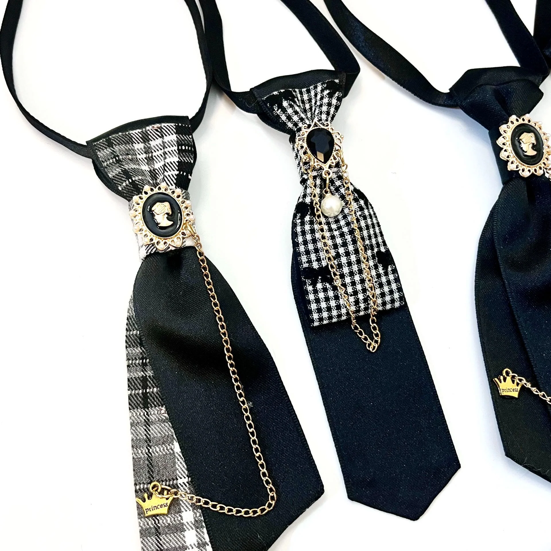 Pre-tied Black Peach Heart Pearl Fashionable Necktie - Image 3
