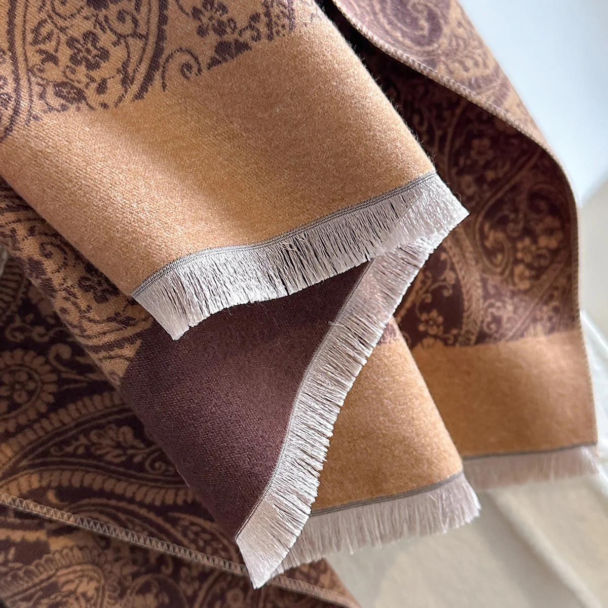 Retro Exotic Cashew Print Women's Winter Warm Scarf - Image 3