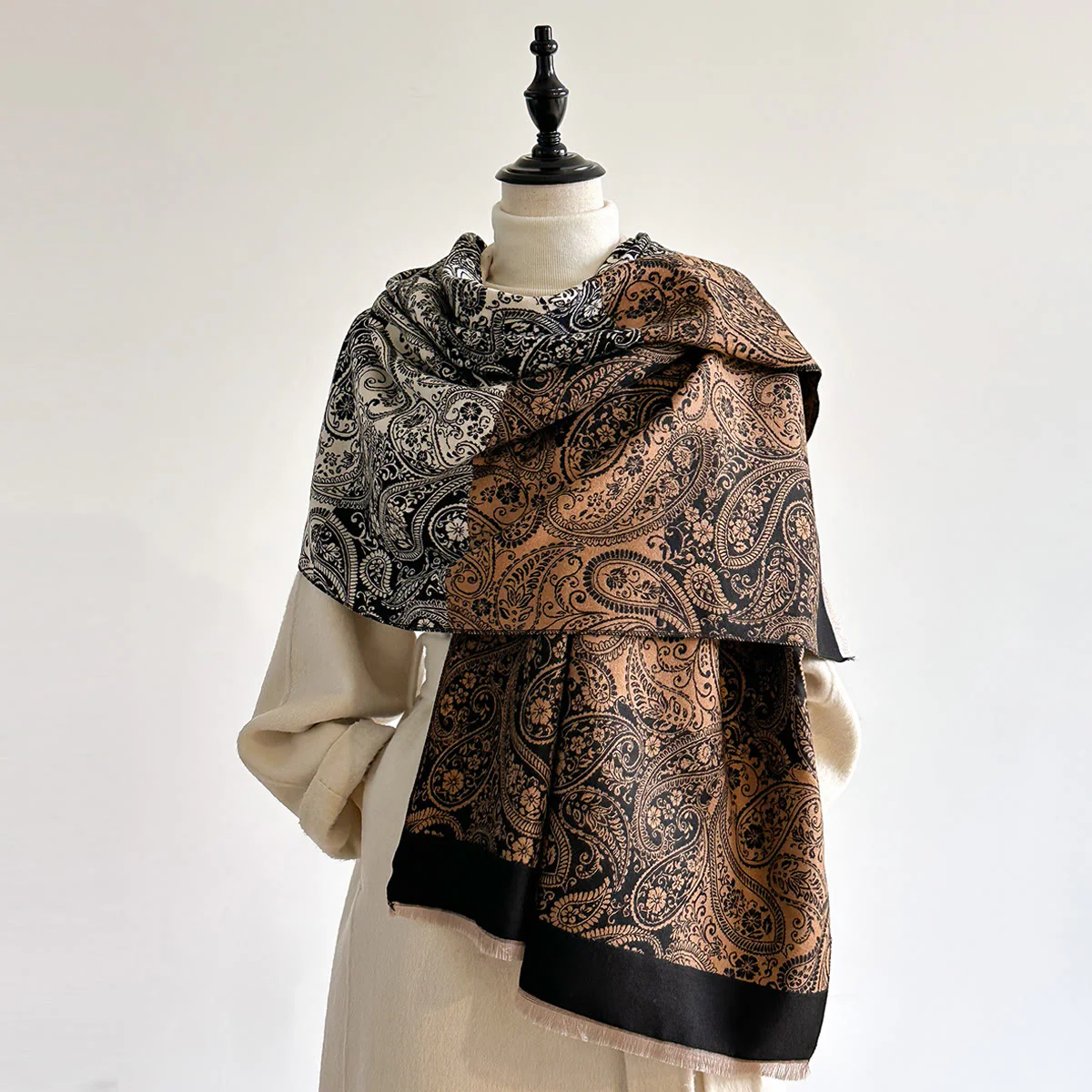 Retro Exotic Cashew Print Women's Winter Warm Scarf - Image 4