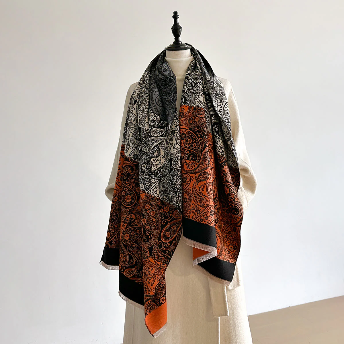 Retro Exotic Cashew Print Women's Winter Warm Scarf - Image 5