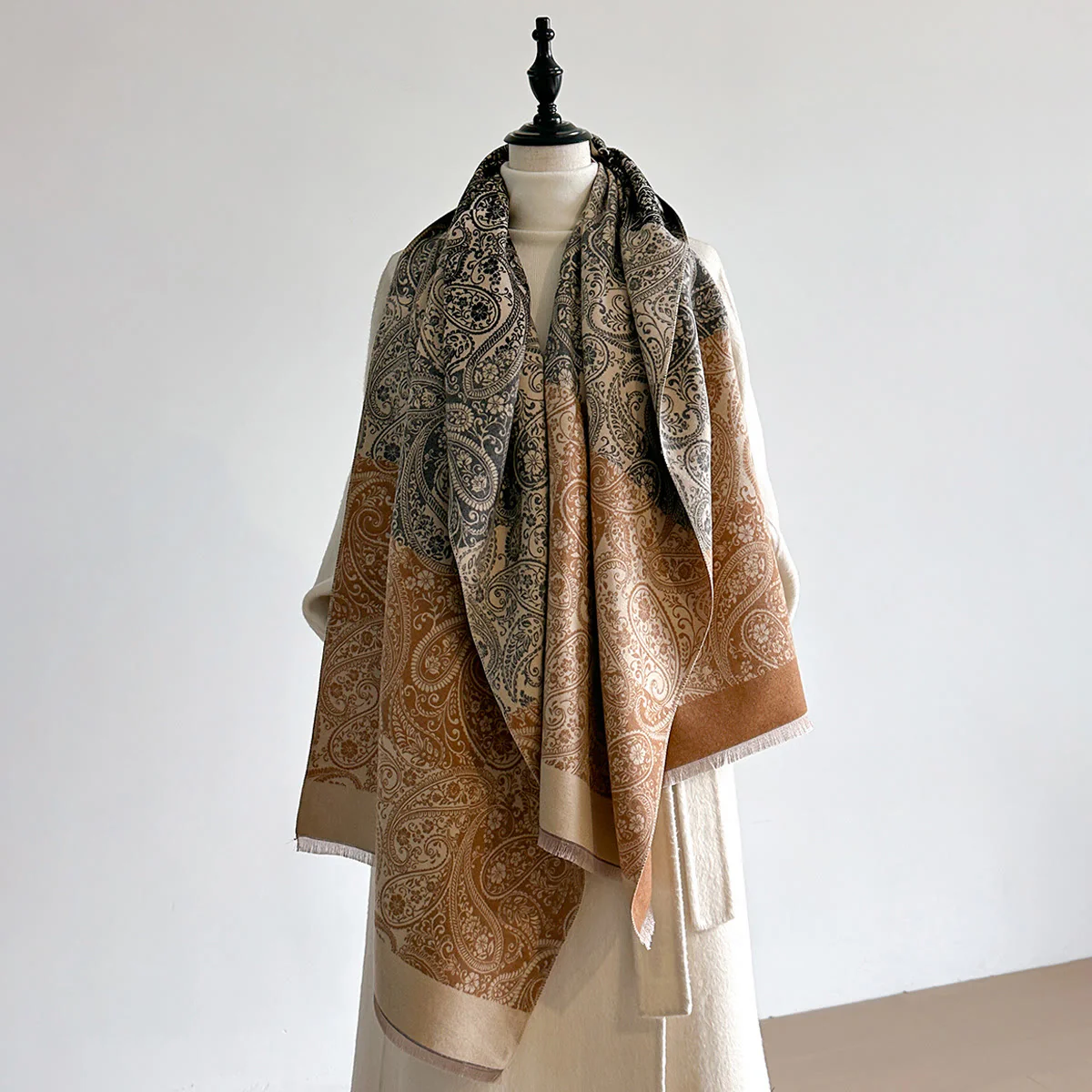 Retro Exotic Cashew Print Women's Winter Warm Scarf - Image 6