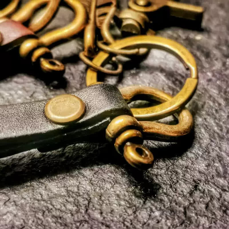 Retro Feather Motorcycle Decor Leather Keychain - Image 4