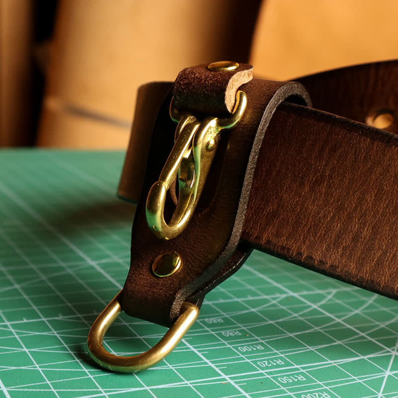 Trendy Brass Vintage Belt Loop Leather Keychain - Image 5
