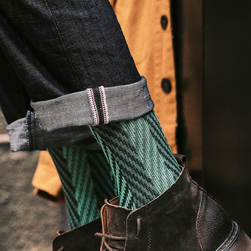 Two Tone Zigzag Printed Weekend Style Cotton Crew Socks - Image 4