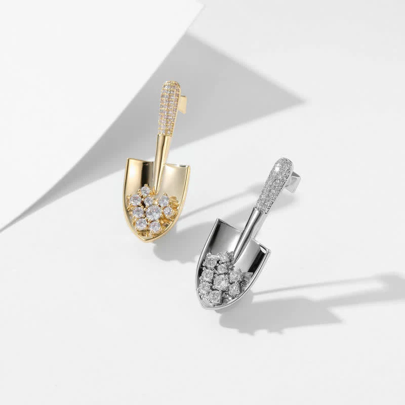 Unisex Plated Mini Shovel Brooch - Image 4