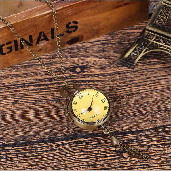 Unisex Retro Large Luxurious Quartz Pocket Watch - Image 3