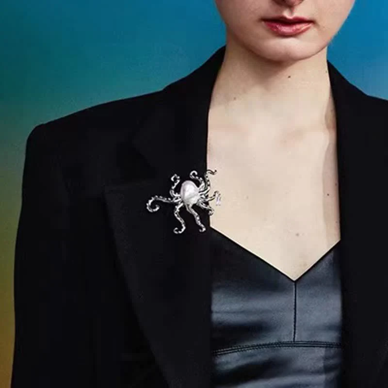 Unisex Tropic Octopus Large Pearl Brooch - Image 5