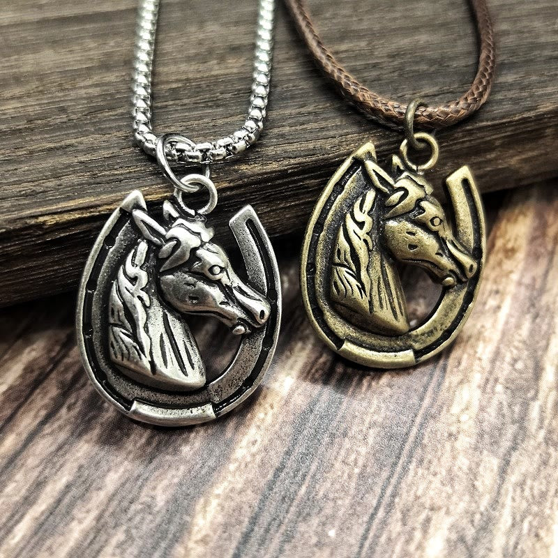 Vintage Horse Head Horseshoe Pattern Metal Pendant Necklace