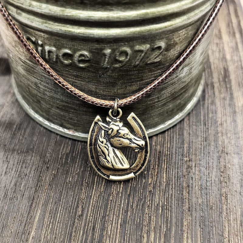 Vintage Horse Head Horseshoe Pattern Metal Pendant Necklace - Image 4
