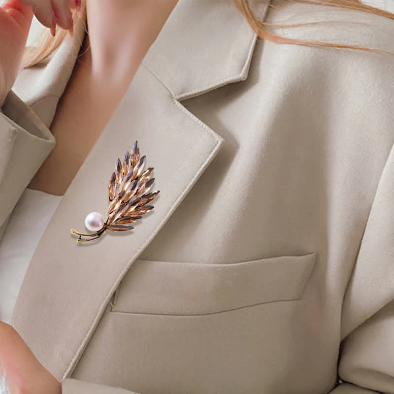 Women's Ancient Golden Wheat Bouquet Brooch - Image 3
