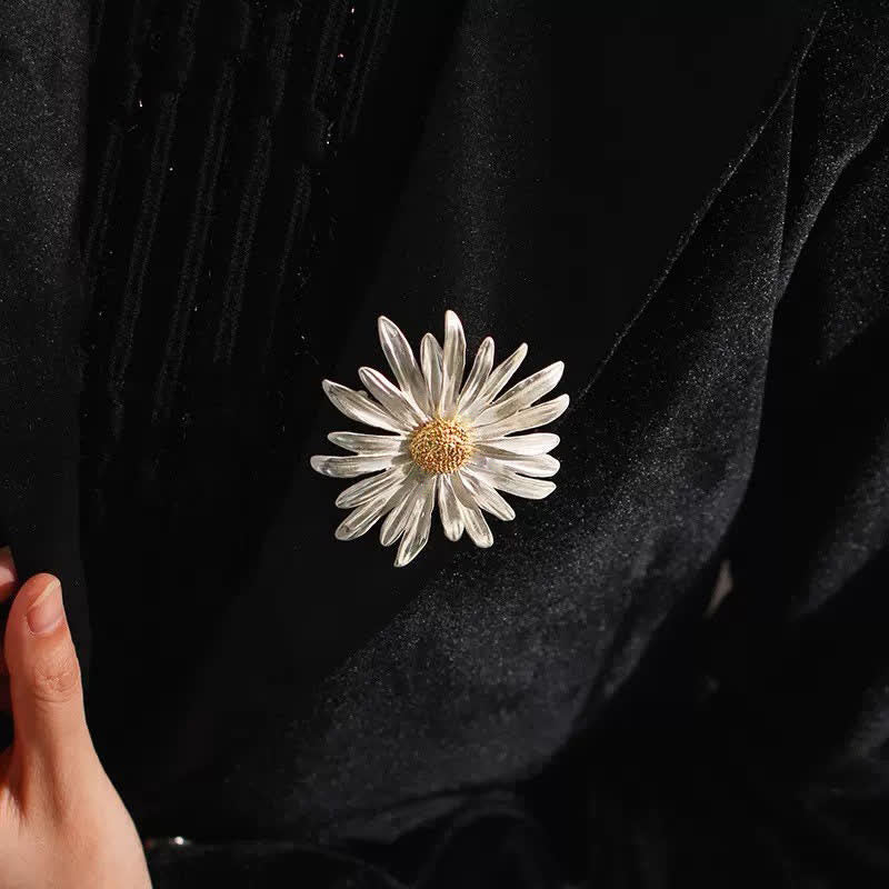Women's Artistic Oil Painting Silver Daisy Brooch - Image 4