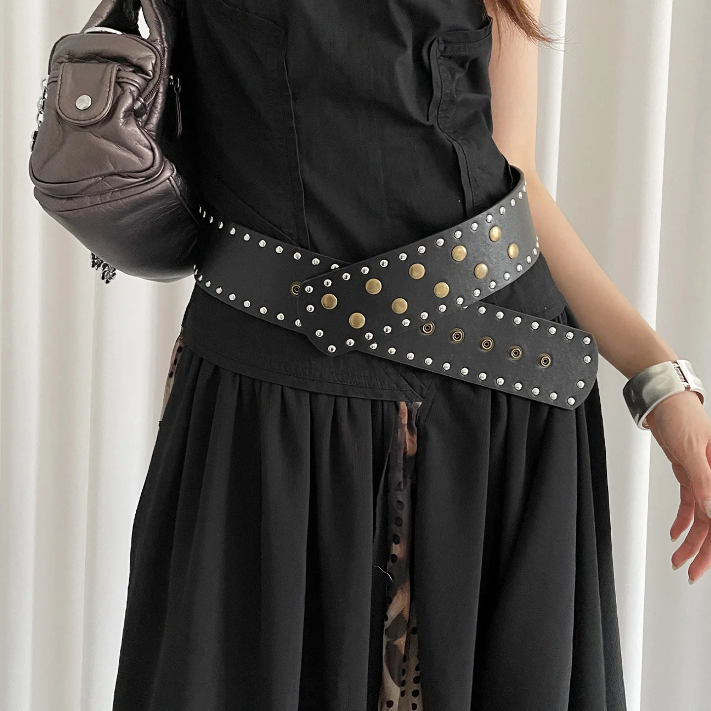 Women's Black&white Fashionable Slim Rivet Belt - Image 2