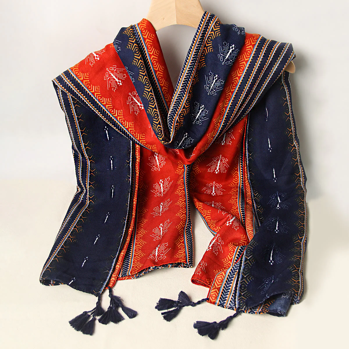 Women's Ethnic Patterned Dual-Tone Tassel-Adorned Scarf