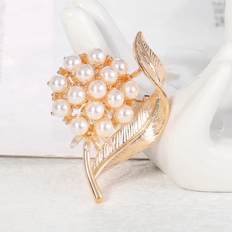 Women's Fresh Flower Pearl Brooch - Image 3
