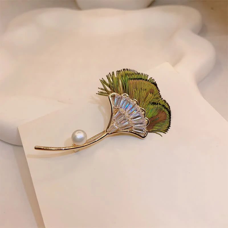Women's Green Peacock Feather Gingko Leaf Shape Brooch - Image 3