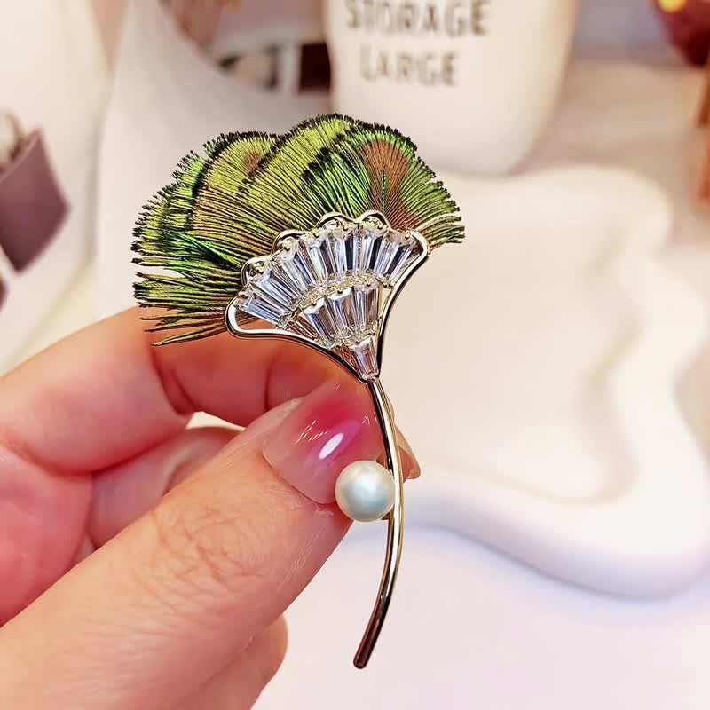 Women's Green Peacock Feather Gingko Leaf Shape Brooch - Image 5